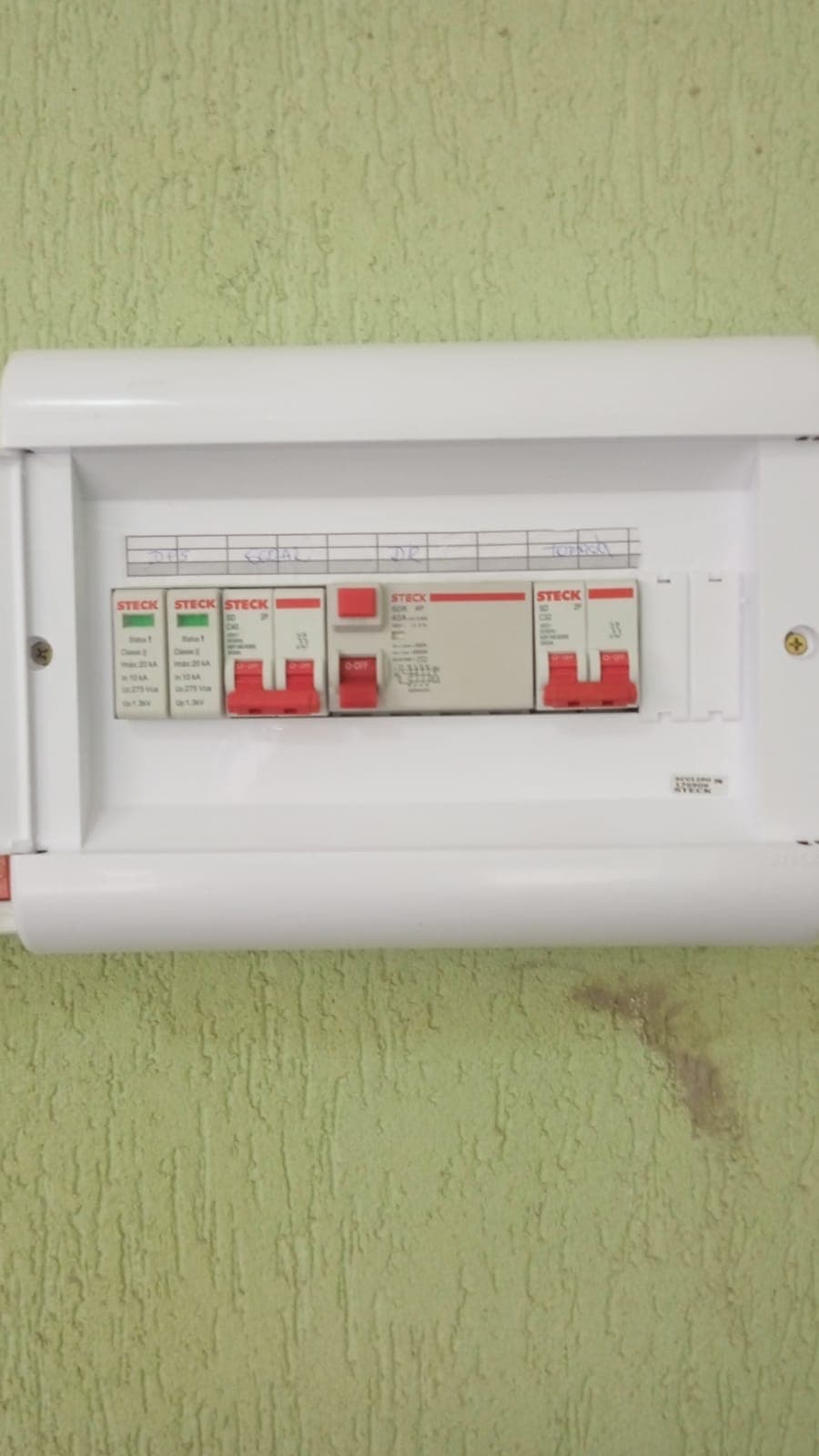 Quadro residencial com DR e DPS instalados